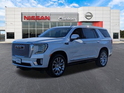 Used 2024 GMC Yukon Denali w/ Denali Reserve Package image 7