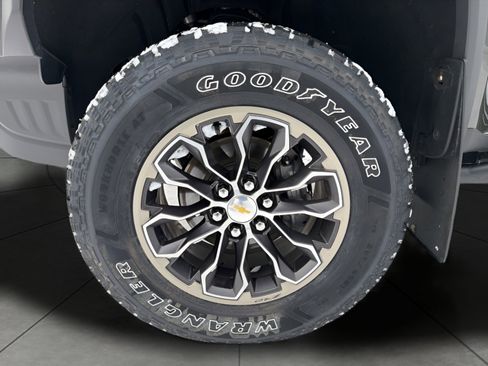 Used 2018 Chevrolet Colorado ZR2 image 12