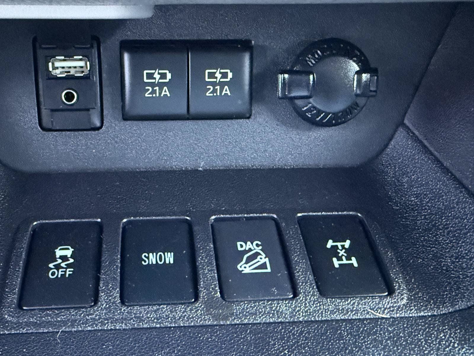 Used 2018 Toyota Highlander XLE AWD/4WD image 29