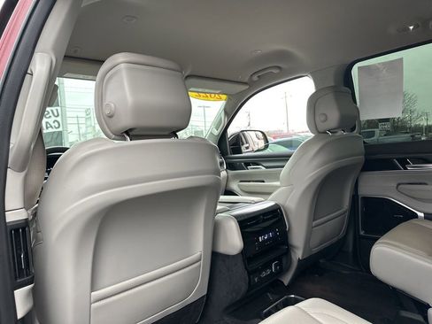 Used 2023 Jeep Wagoneer Series III w/ Preferred Equipment Group image 40