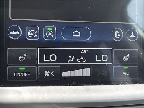 Used 2025 Subaru Outback Onyx Edition XT AWD/4WD image 18