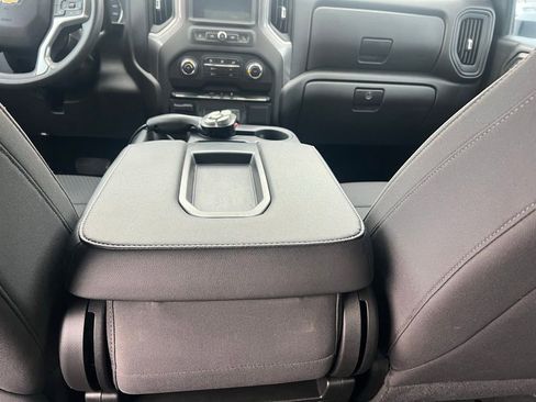 Used 2022 Chevrolet Silverado 2500 Custom w/ Custom Convenience Package image 17