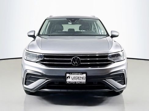 Used 2024 Volkswagen Tiguan SE image 2