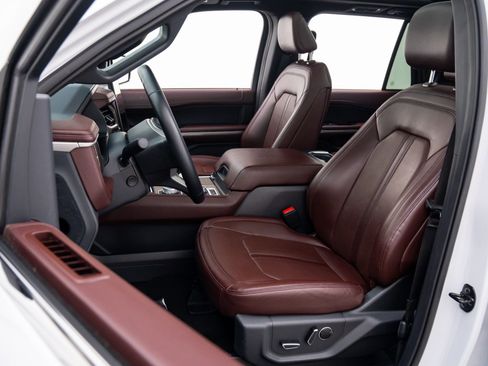 Used 2023 Ford Expedition Limited image 16