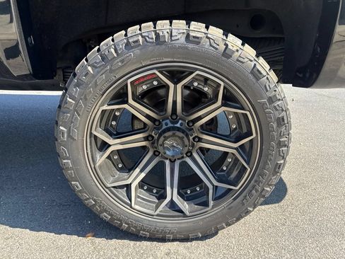 Certified 2022 GMC Sierra 2500 Denali w/ Denali Black Diamond Edition AWD/4WD image 23