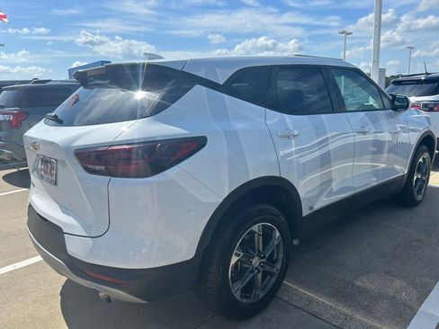 Used 2025 Chevrolet Blazer LT FWD image 5