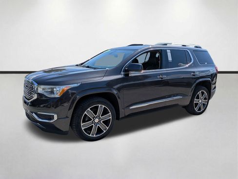 Used 2017 GMC Acadia Denali w/ Technology Package FWD image 8