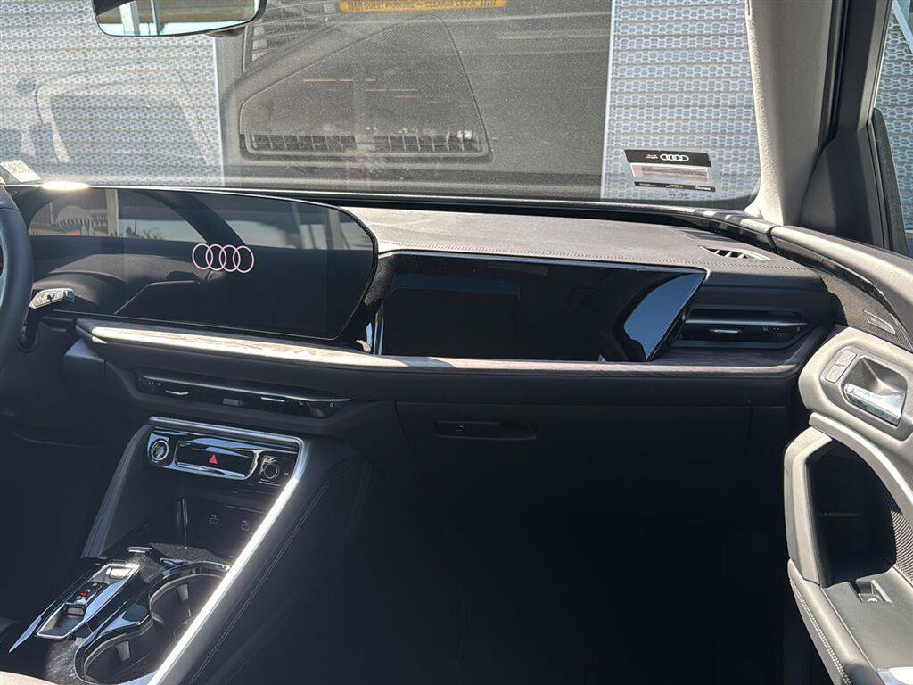 Certified 2025 Audi Q5 Premium AWD/4WD image 11
