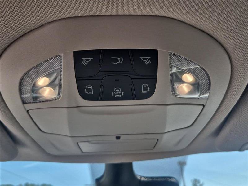 Used 2023 Chrysler Pacifica Touring-L FWD image 24