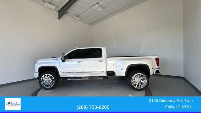 Used 2025 Chevrolet Silverado 3500 High Country w/ Technology Package AWD/4WD image 4