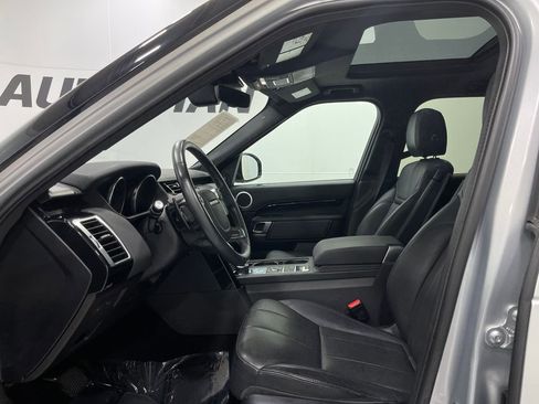 Used 2018 Land Rover Discovery SE image 14