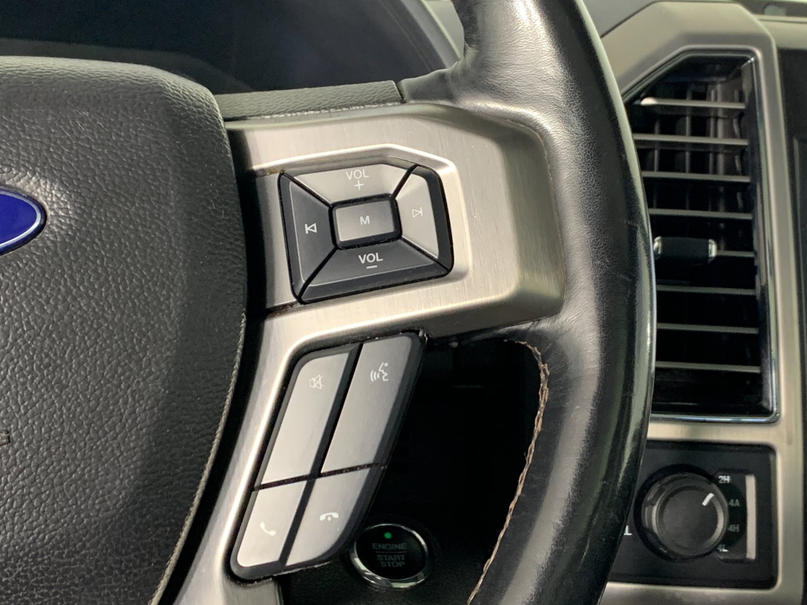 Used 2019 Ford F150 Platinum w/ Equipment Group 701A Luxury AWD/4WD image 18