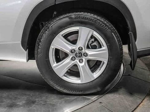 Certified 2023 Toyota Highlander LE image 11