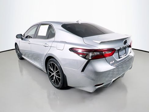 Used 2024 Toyota Camry SE image 8