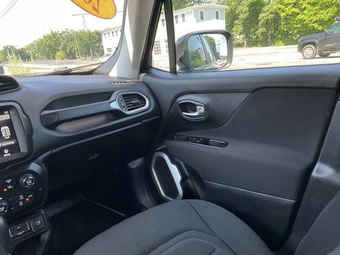 Used 2021 Jeep Renegade Latitude w/ Luxury Group I AWD/4WD image 15