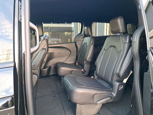 New 2026 Chrysler Pacifica Select w/ S Appearance Package image 12