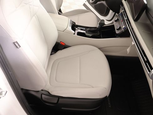 Certified 2025 Hyundai Tucson SE image 12