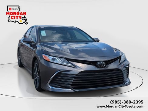 Used 2021 Toyota Camry XLE FWD image 1