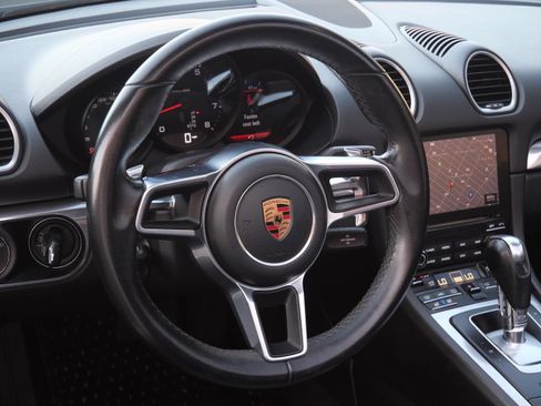 Used 2019 Porsche 718 Boxster RWD image 12