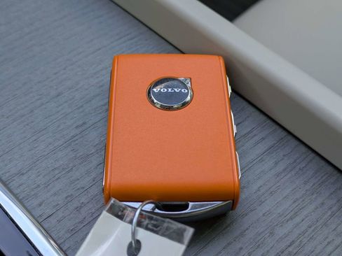 Used 2026 Volvo V60 B5 Cross Country Plus w/ Protection Package Premier image 41