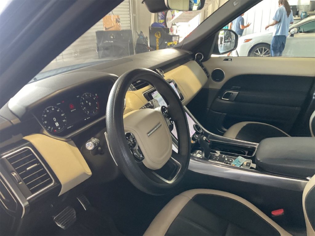 Used 2020 Land Rover Range Rover Sport HST AWD/4WD image 3