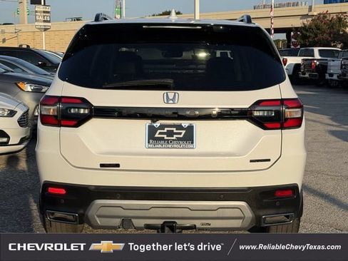 Used 2024 Honda Pilot Touring image 7