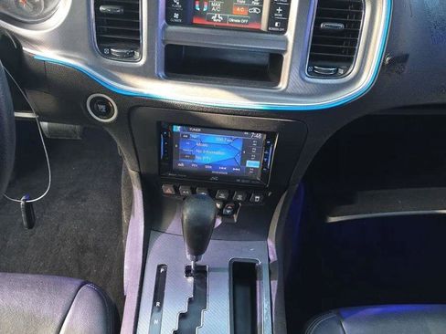 Used 2014 Dodge Charger SE image 16