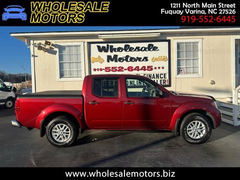 Used 2018 Nissan Frontier SV image 1