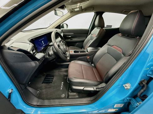 Used 2025 Nissan Kicks SR FWD image 13