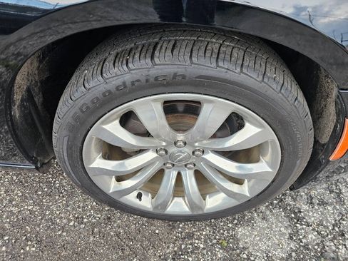 Used 2019 Chrysler 300 Touring w/ Quick Order Package 2EF RWD image 16