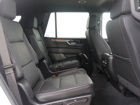 Used 2025 GMC Yukon Denali AWD/4WD image 14