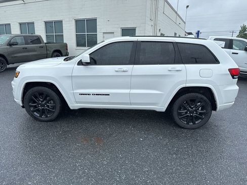 Used 2021 Jeep Grand Cherokee Laredo X AWD/4WD image 2