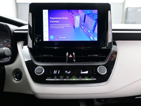 Used 2025 Toyota Corolla LE w/ LE Premium Package image 18