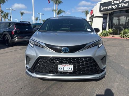 Used 2021 Toyota Sienna XSE FWD image 2