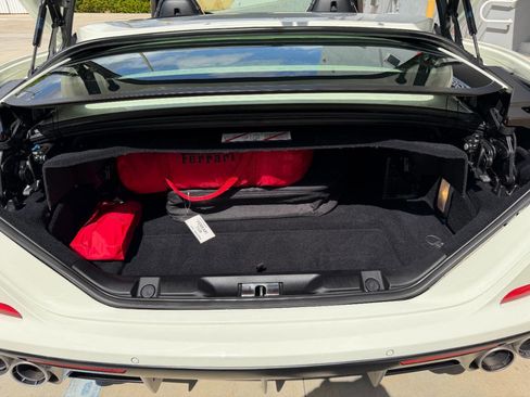 Used 2015 Ferrari California T RWD image 27