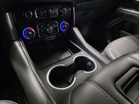 Used 2023 Chevrolet Suburban LT w/ Luxury Package image 30