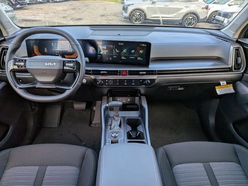 New 2026 Kia Sorento LX FWD image 17