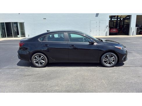 Used 2024 Kia Forte LXS FWD image 7
