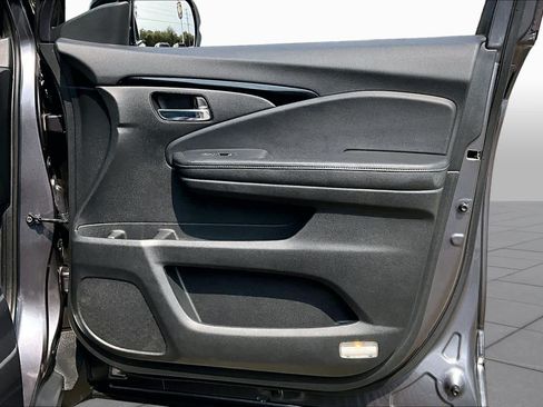 Used 2017 Honda Pilot Touring image 22