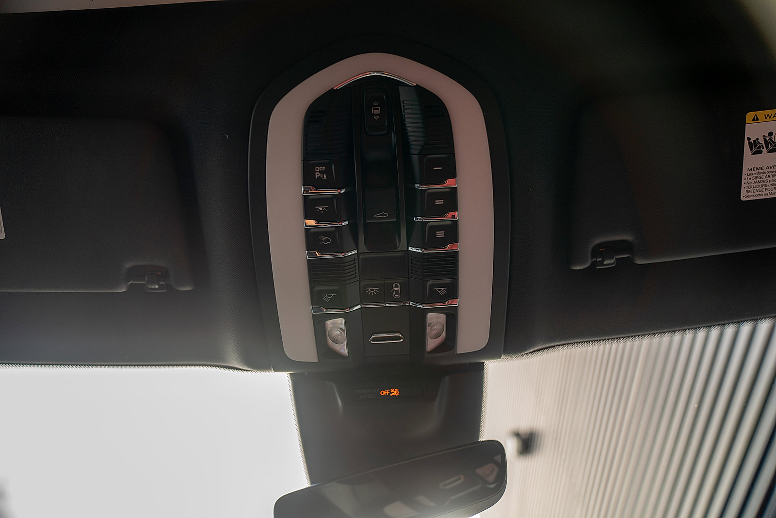 Certified 2023 Porsche Macan AWD/4WD image 10
