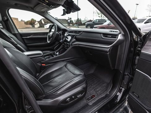Used 2023 Jeep Grand Cherokee L Limited w/ Luxury Tech Group II AWD/4WD image 29