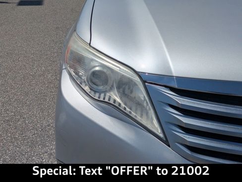 Used 2012 Toyota Avalon Limited image 9