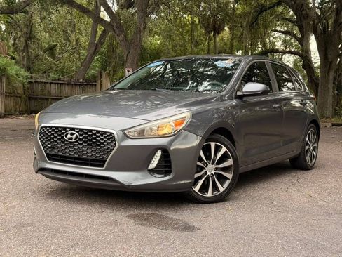 Used 2018 Hyundai Elantra GT FWD image 1