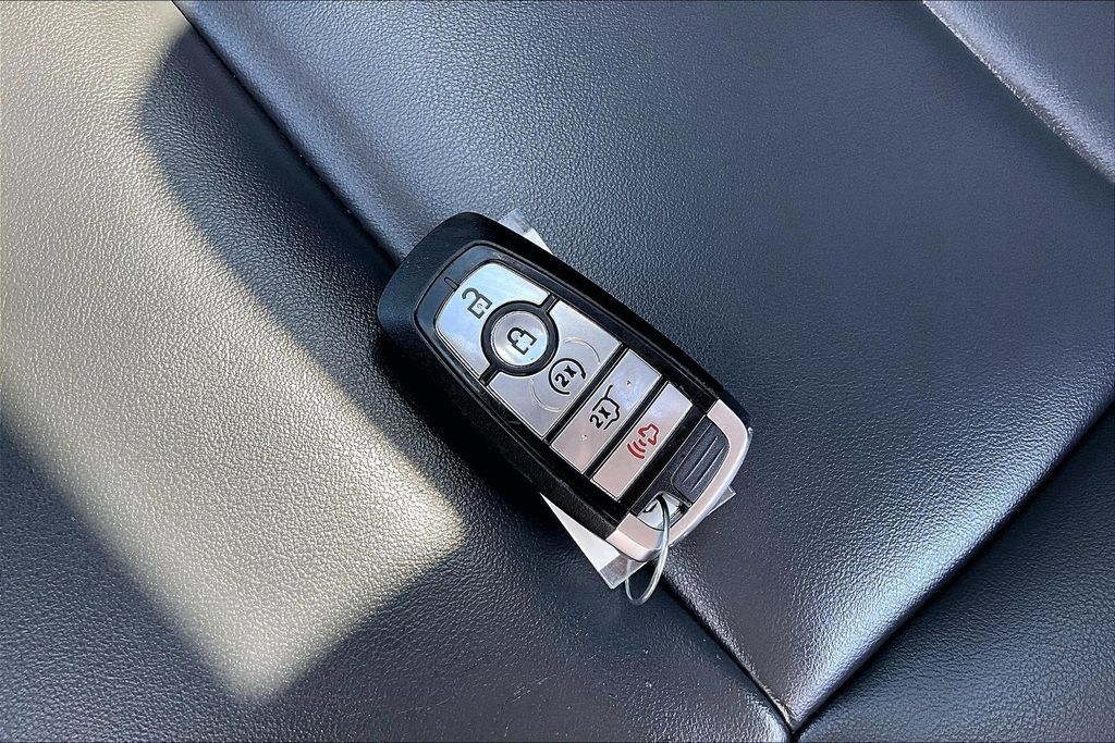 Used 2025 Ford Expedition Active RWD image 6