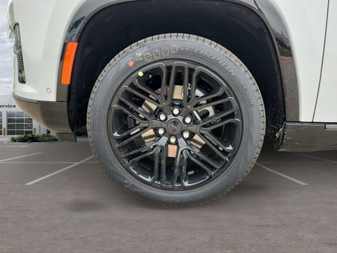 New 2026 Jeep Grand Wagoneer L Limited AWD/4WD image 10