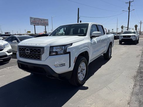 Used 2024 Nissan Frontier SV w/ SV Convenience Package image 4