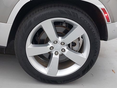 Used 2023 Land Rover Defender 110 SE image 34