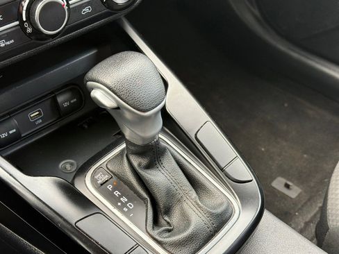 Used 2023 Kia Soul LX w/ LX Technology Package FWD image 21