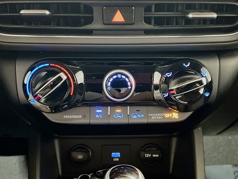 Used 2023 Hyundai Kona SEL FWD image 11