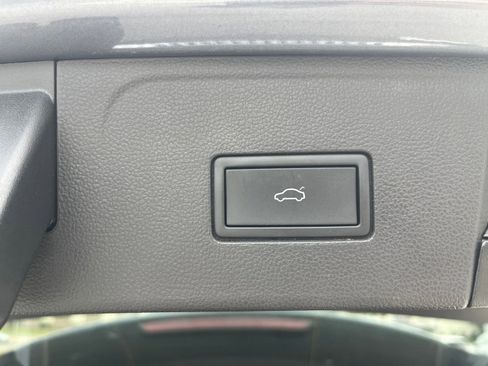 Used 2024 Volkswagen Atlas SE FWD image 37
